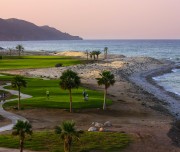 The-golf-course-in-Jebel-Sifah-is-seamlessly-integrated-into-the-spectacular-scenery-and-natural-landscapes